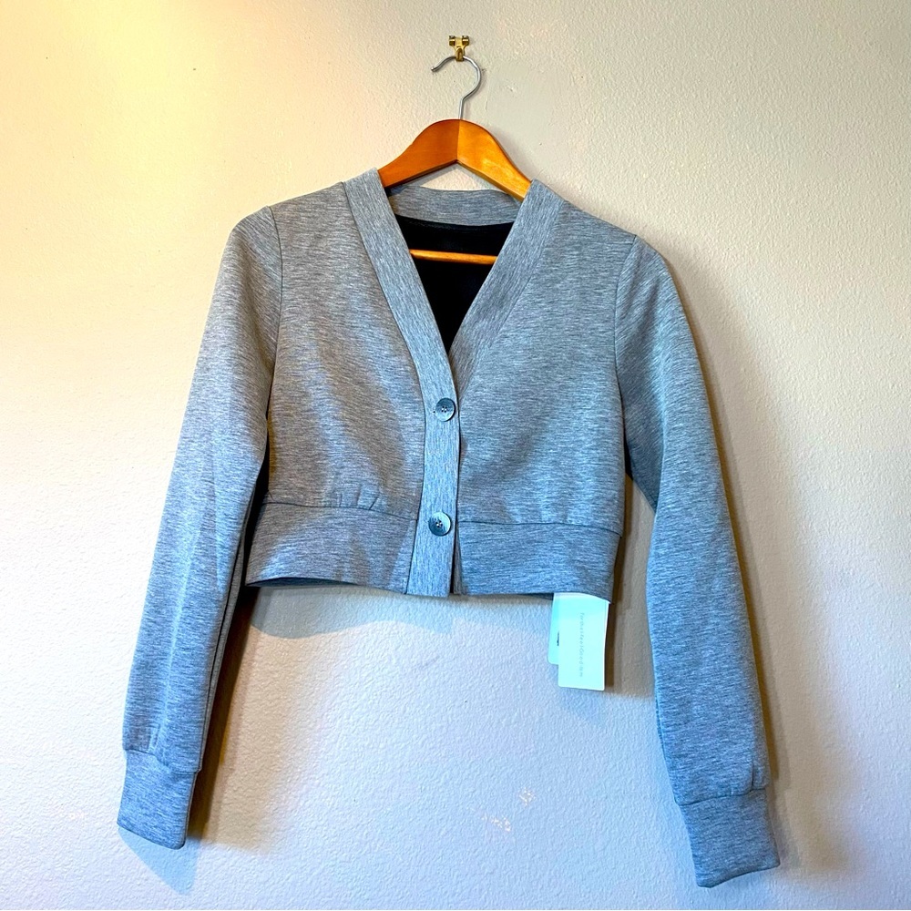 Commense Button Front V-Neck Crop Cardigan NWT. Size XS